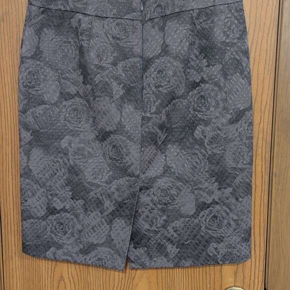 Ann Taylor Women's Gray Floral Skirt- Size 10 - Picture 4 of 5
